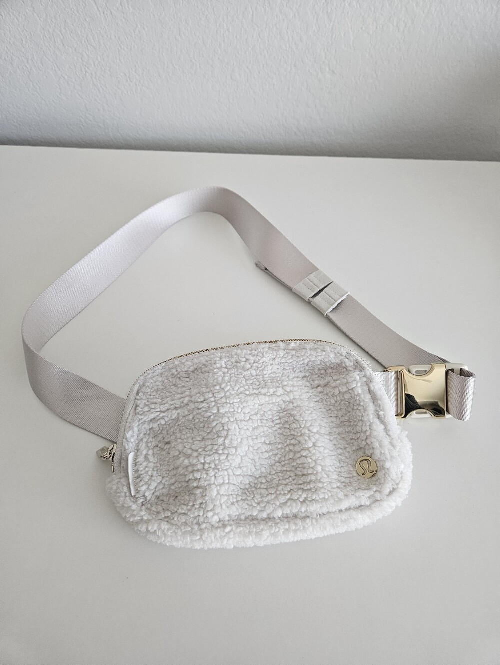 Lululemon | Everywhere Fleece Belt Bag 1L White Opal Gold Unisex Crossbody - Picture 2 of 6